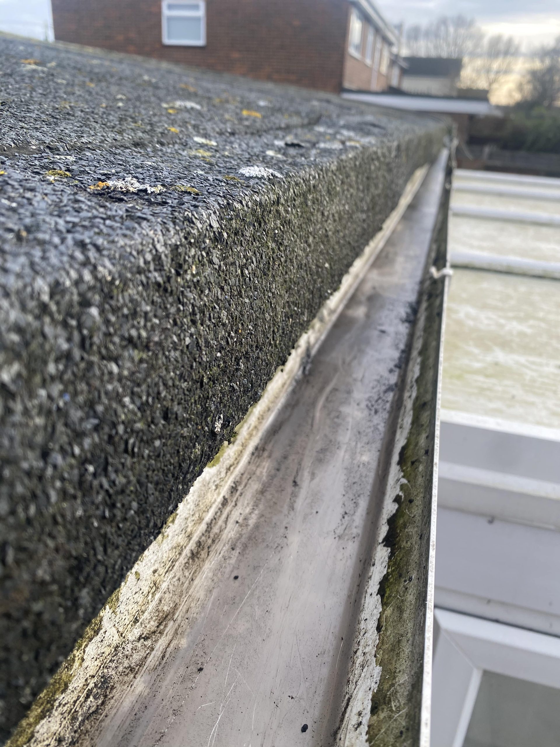 Clean Gutter Cleaning